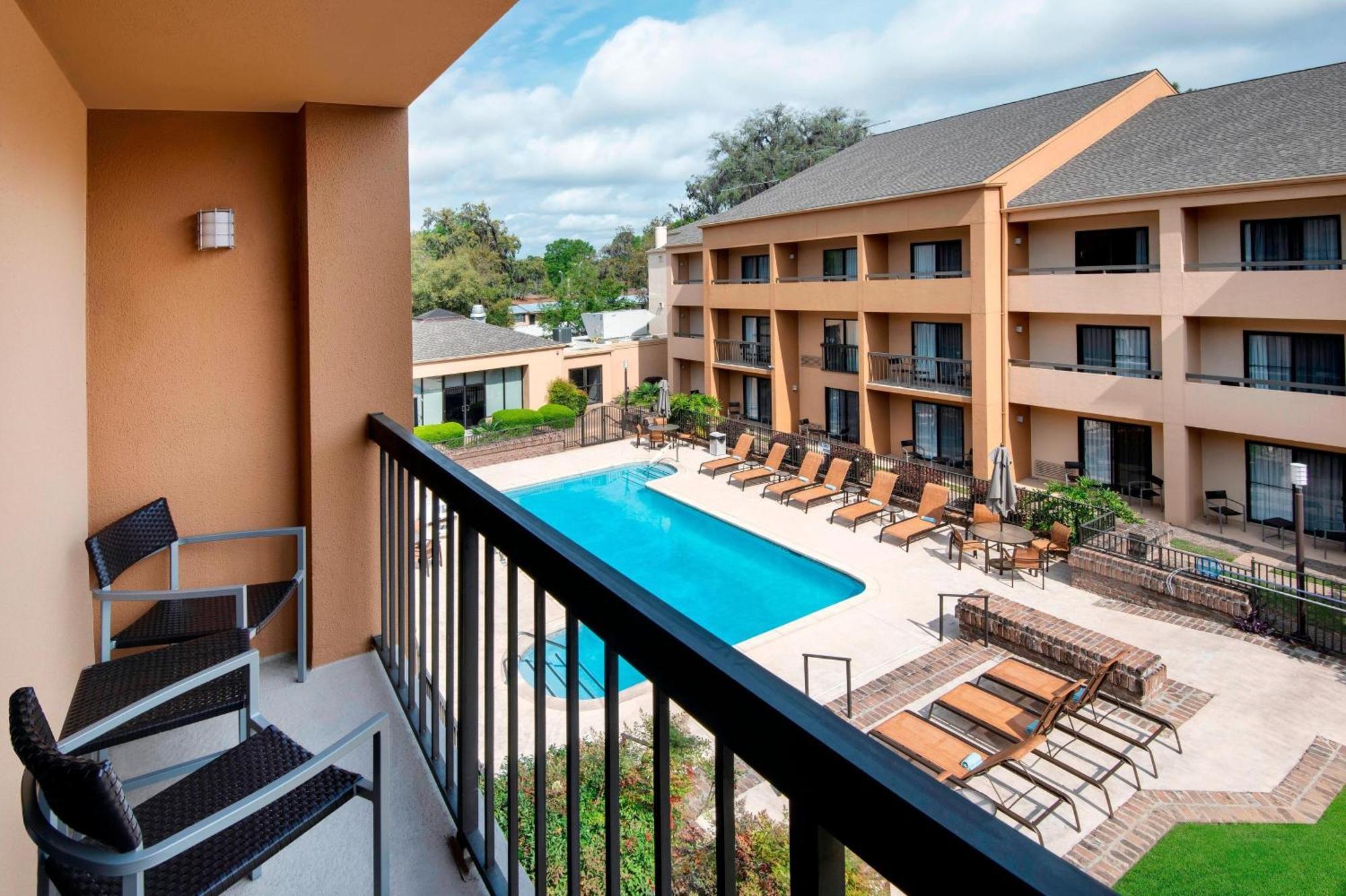 Courtyard By Marriott Savannah Midtown Екстер'єр фото