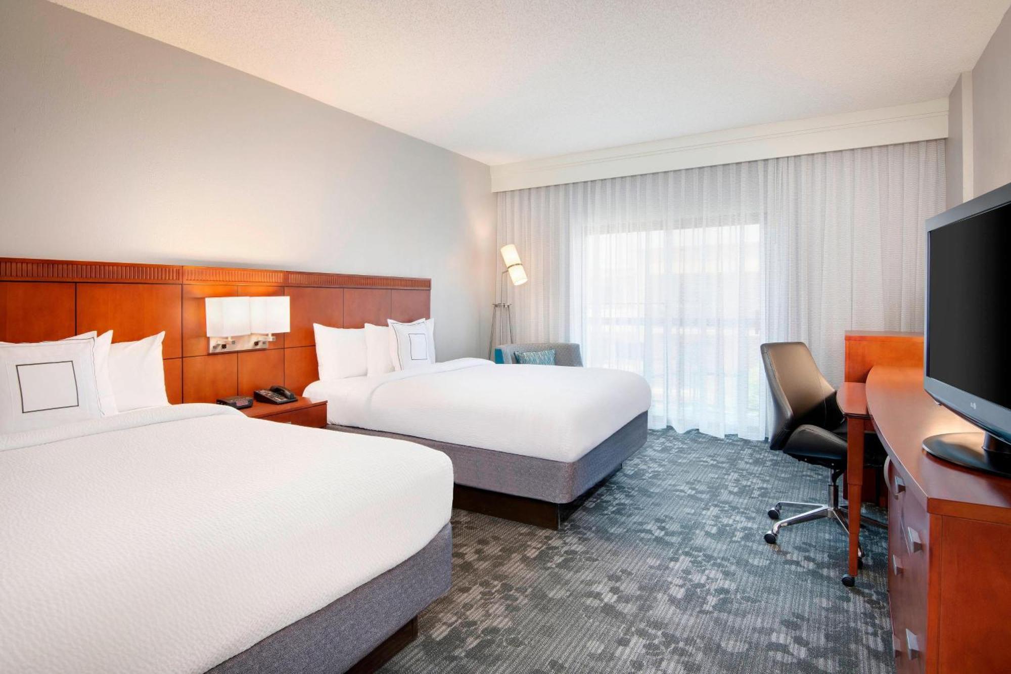 Courtyard By Marriott Savannah Midtown Екстер'єр фото