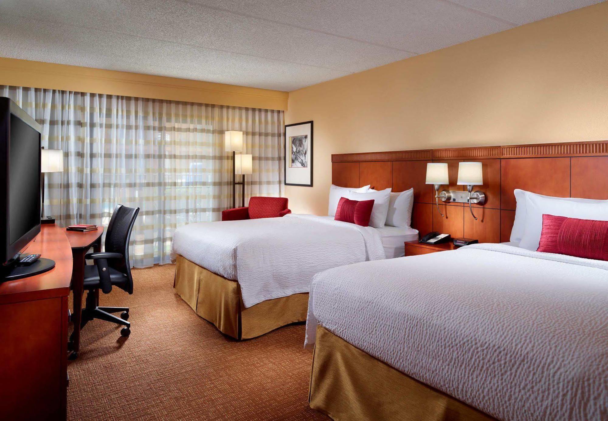 Courtyard By Marriott Savannah Midtown Екстер'єр фото