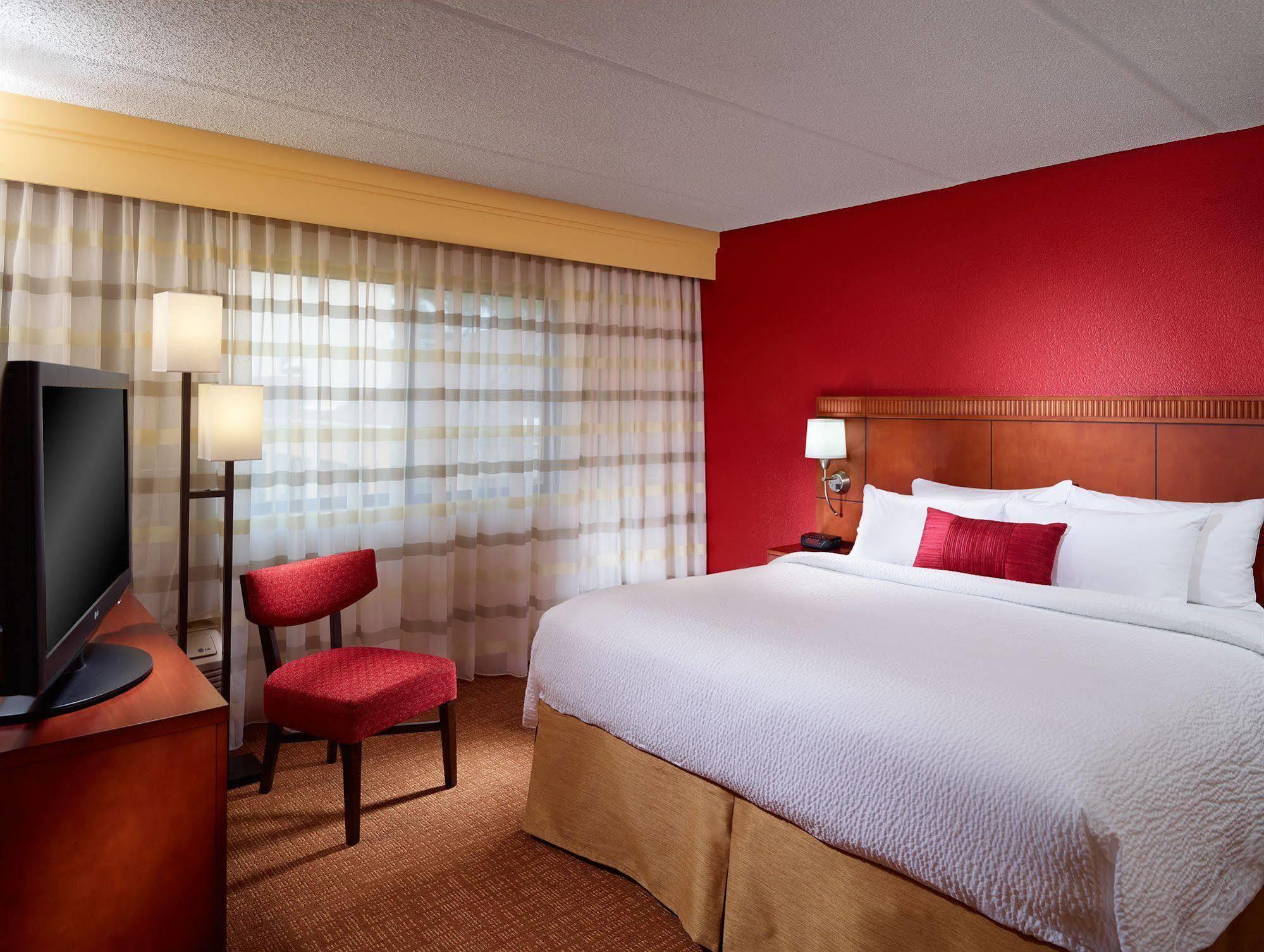 Courtyard By Marriott Savannah Midtown Екстер'єр фото