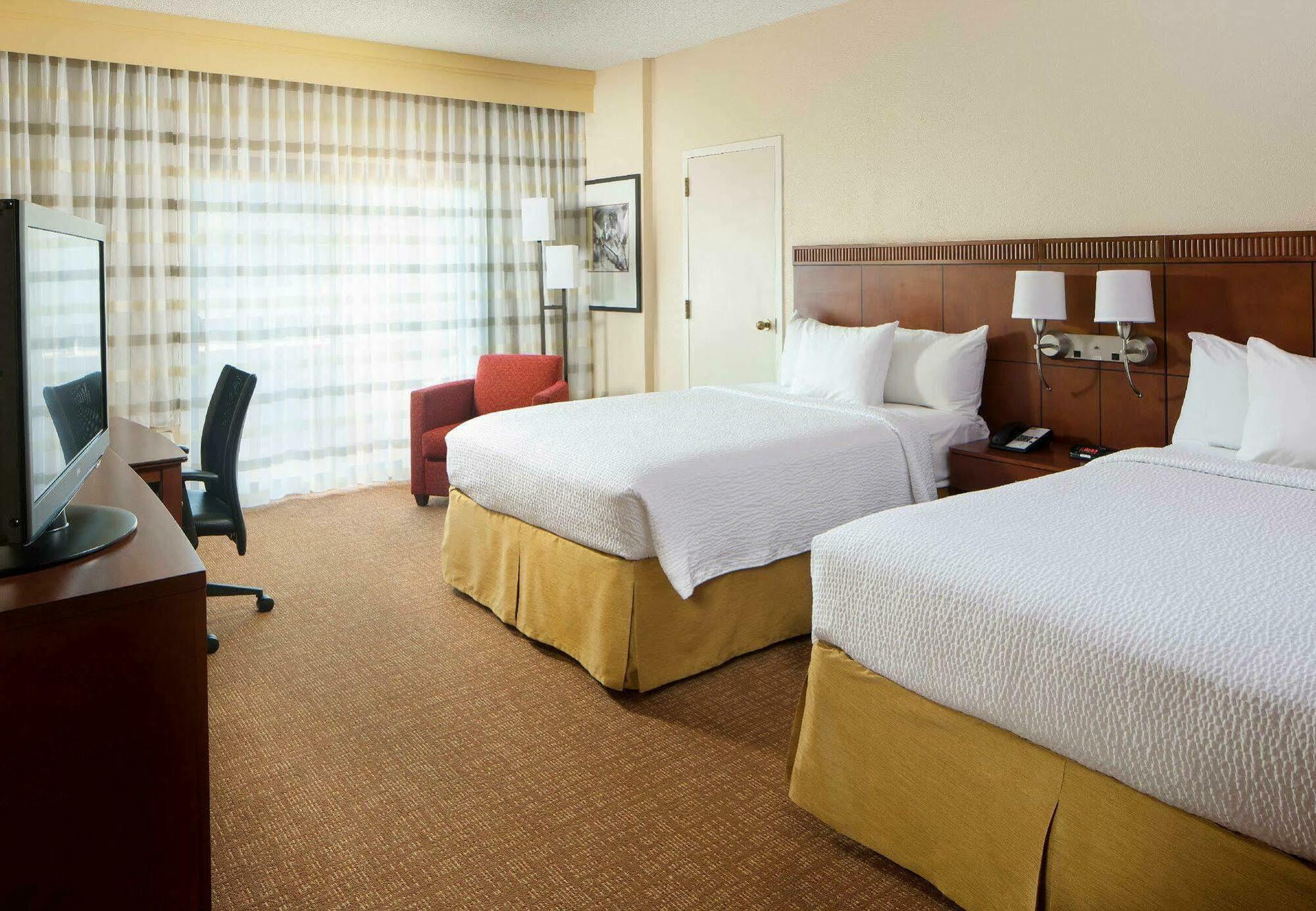 Courtyard By Marriott Savannah Midtown Екстер'єр фото