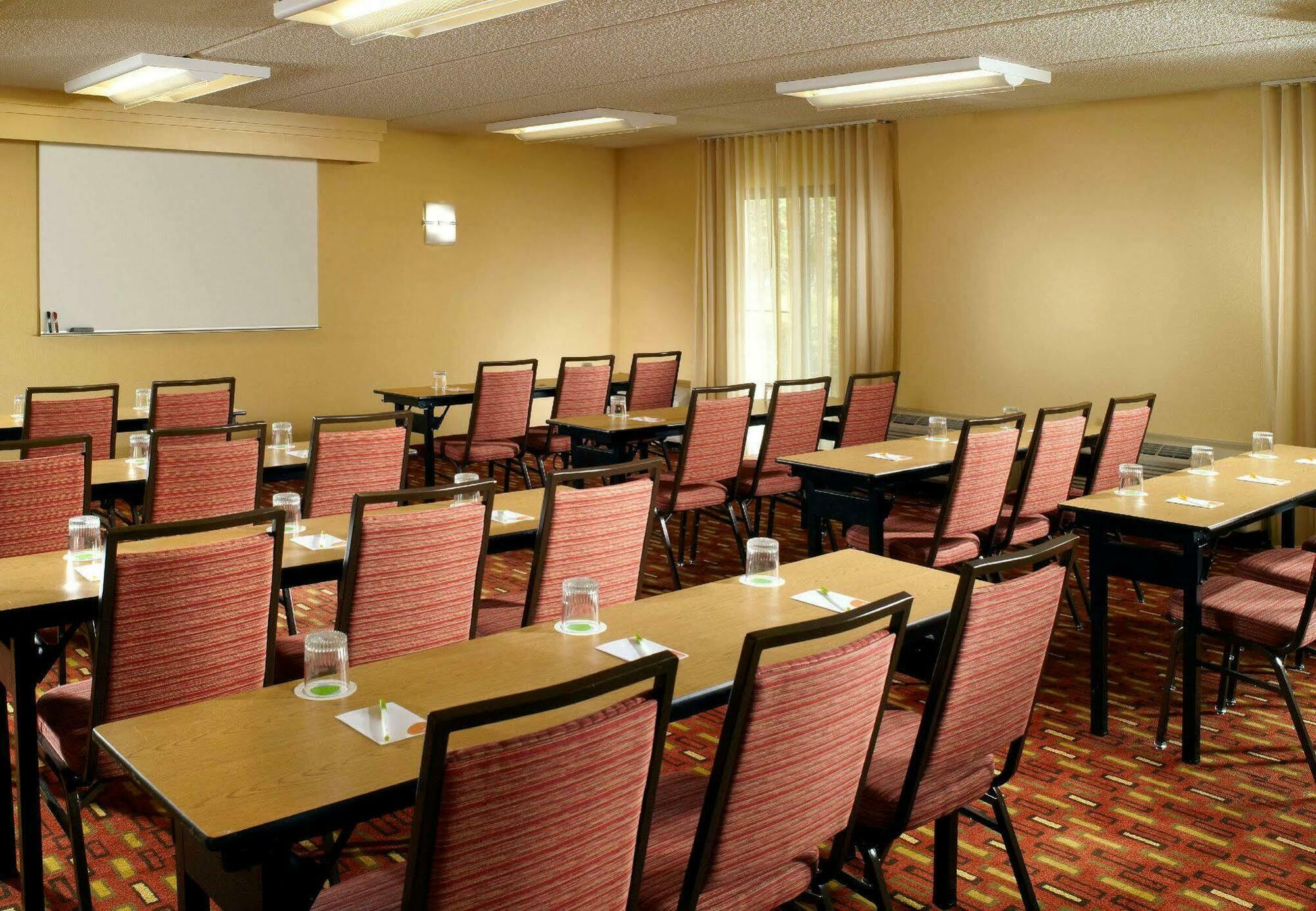 Courtyard By Marriott Savannah Midtown Екстер'єр фото
